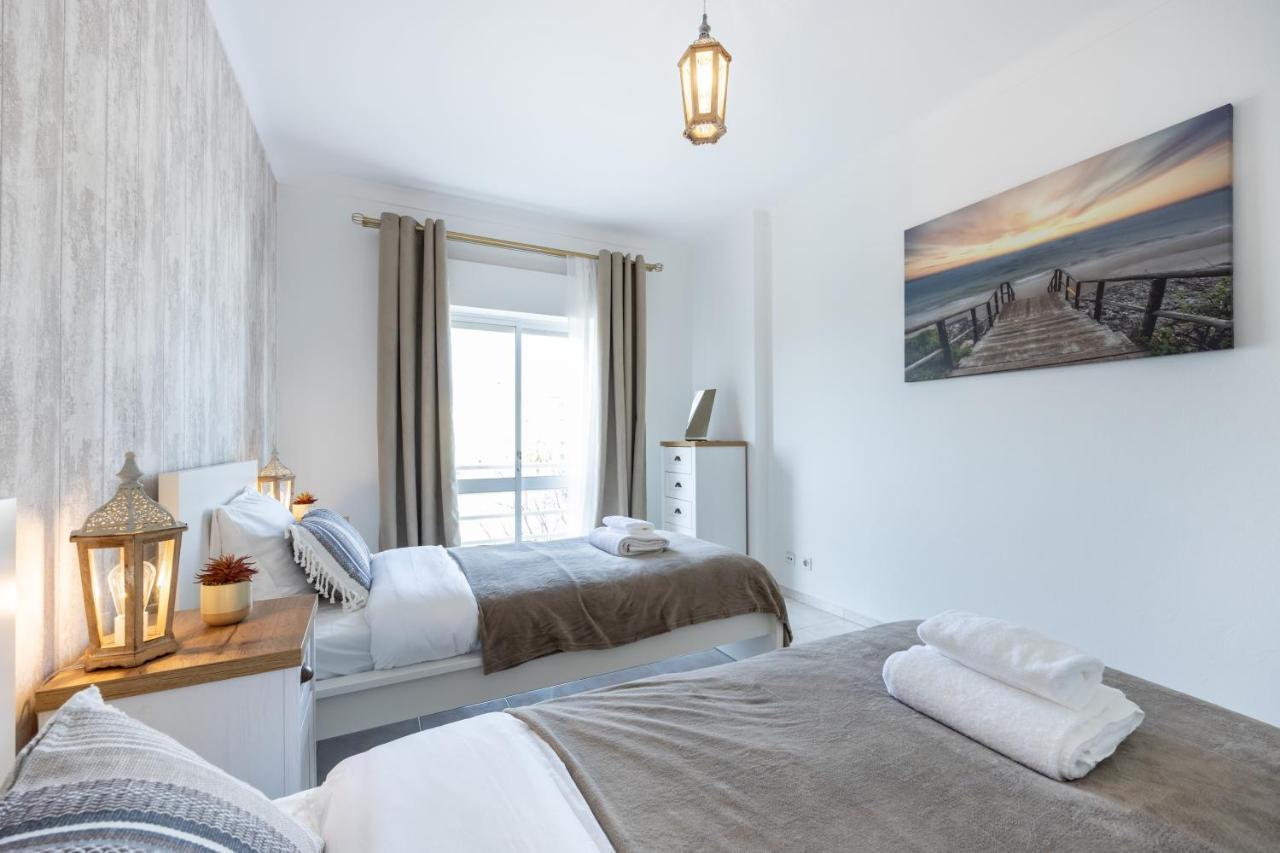 Stylish Seashore Apartment Lagos Exterior photo
